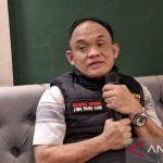Kepala Kejaksaan Negeri Jember Yadyn saat memberikan keterangan terkait penyidikan kasus korupsi sosperda