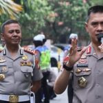 Kapolda Metro Jaya berbicara dengan pengeras suara di hadapan pengemudi ojek online