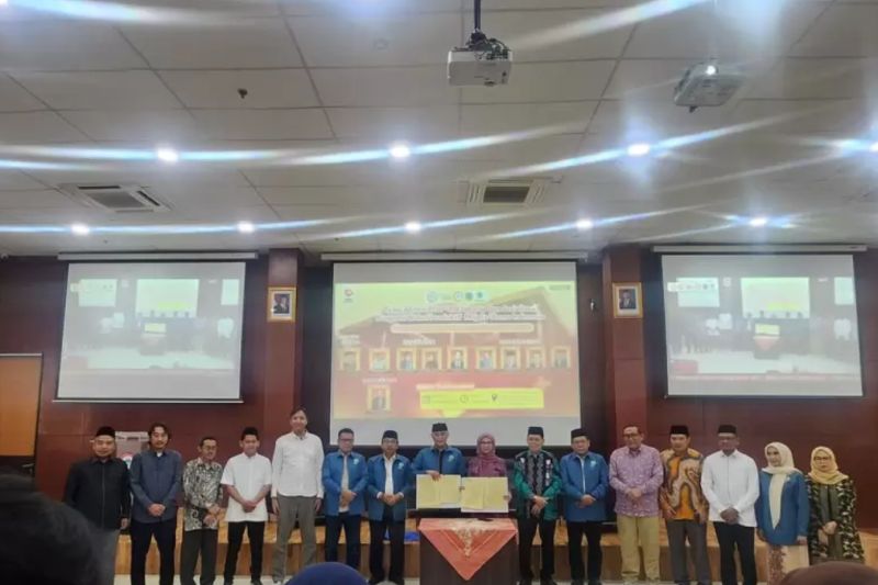 Suasana kegiatan temu alumni dan sosialisasi wakaf produktif di auditorium FISIP UIN Jakarta