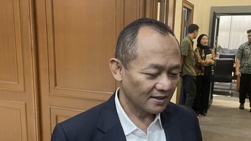 Menteri Perindustrian dalam kegiatan terkait industri otomotif nasional