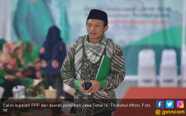 M. Thobahul Aftoni, mantan Ketua DPP PPP, saat memberikan tanggapan kepada media