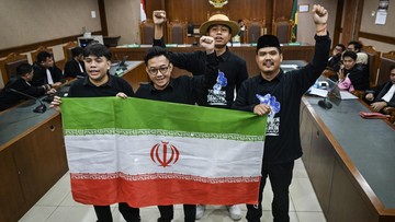 Suasana sidang putusan bebas empat terdakwa kasus penghasutan di pengadilan