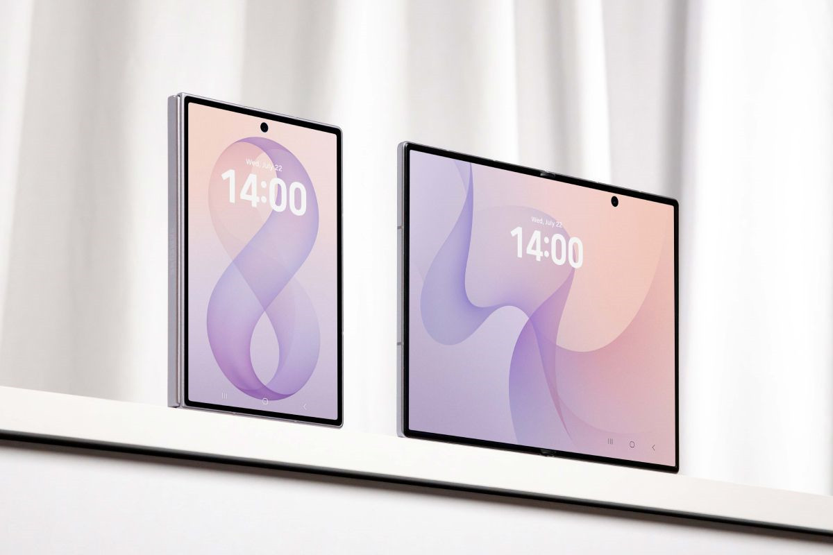 Ponsel lipat Samsung Galaxy Z Fold8 menampilkan beberapa aplikasi sekaligus di layar utama