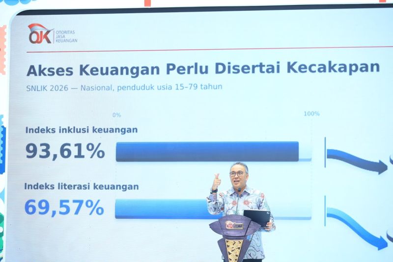 Suasana kegiatan literasi dan pembukaan layanan keuangan bagi masyarakat dalam program inklusi keuangan