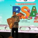 Gubernur DKI Jakarta Pramono Anung saat berbicara kepada wartawan di sela kegiatan di Jakarta