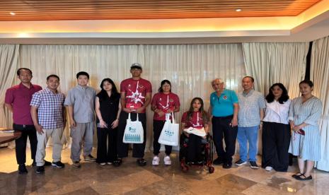 Tiga atlet para asal Bali yang meraih medali di Asian Para Games 2026 saat menerima apresiasi atas prestasi mereka
