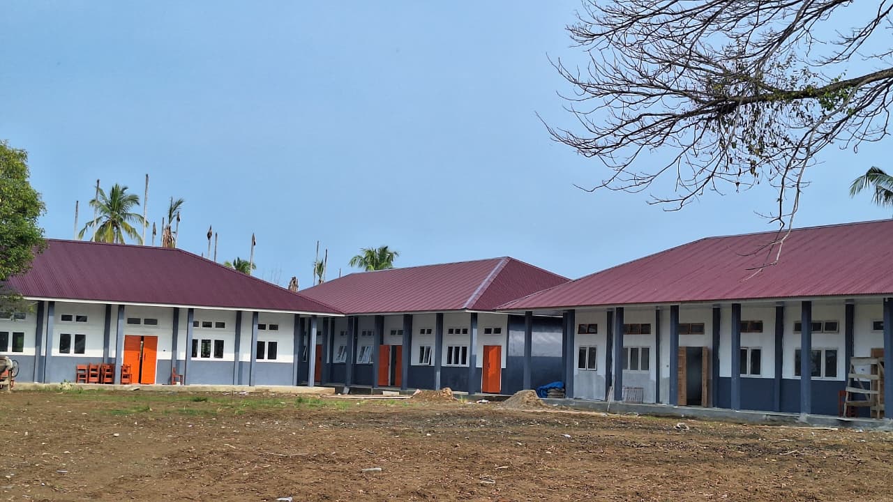 Gedung baru SMAN 2 Meureudu di Kecamatan Meurah Dua Pidie Jaya yang hampir rampung dibangun pascabanjir bandang