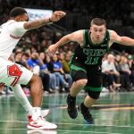 Pemain Boston Celtics dan Chicago Bulls dalam pertandingan basket NBA