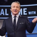 Pembawa acara Bill Maher di atas panggung acara Real Time with Bill Maher