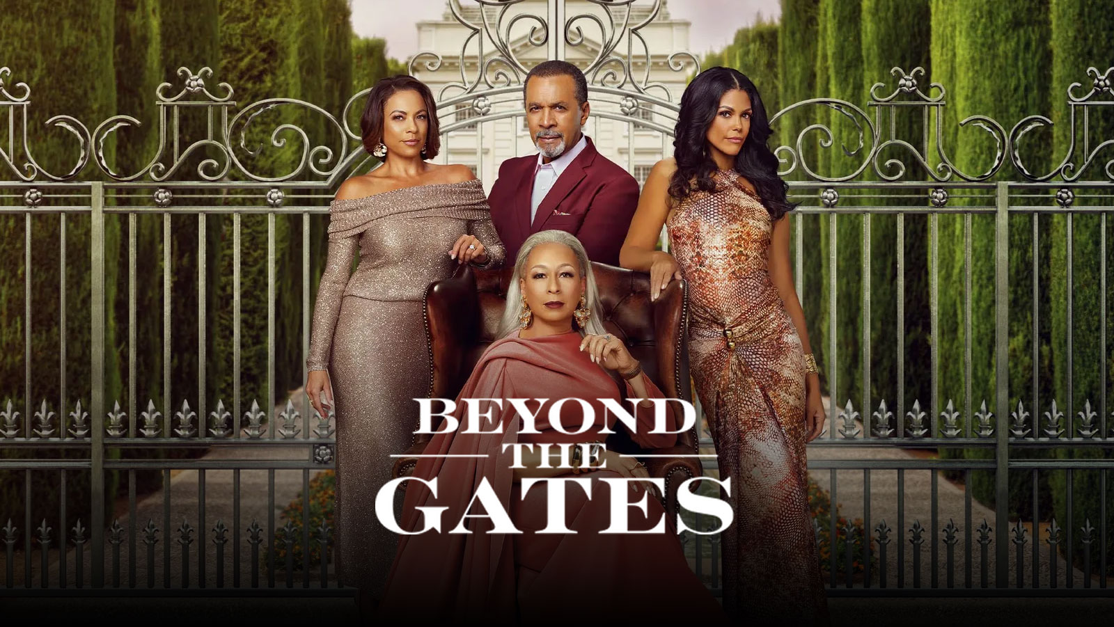 Para pemain sinetron Beyond The Gates berpose bersama