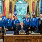 Para astronaut Artemis III berfoto bersama Presiden Trump di Gedung Putih
