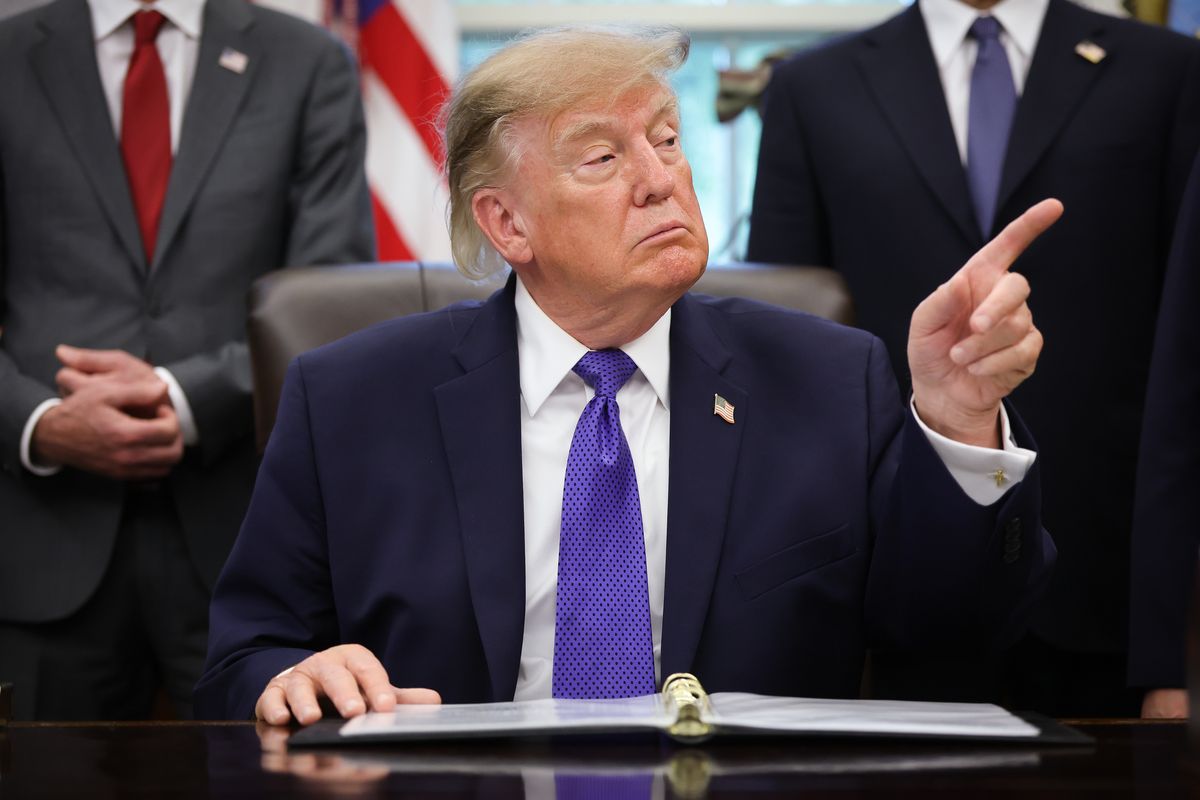 Presiden Amerika Serikat Donald Trump dalam foto yang dipakai artikel pemeriksaan fakta Snopes