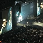 Penampilan konser di atas panggung JIS di hadapan ribuan penonton