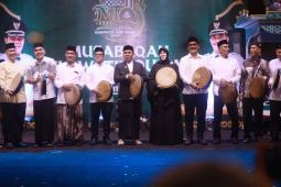 Sejumlah peserta berdiri di atas panggung pada acara pembukaan musabaqah