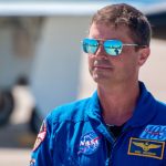 Astronaut Reid Wiseman, komandan misi Artemis II, dalam balutan pakaian antariksa