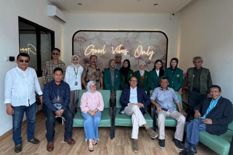Pelajar Indonesia bersama perwakilan komunitas dan KBRI Canberra