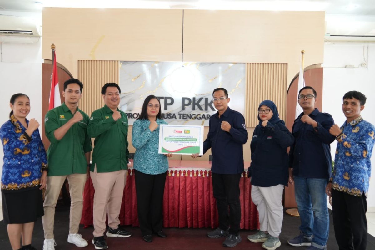 Penyerahan bantuan nutrisi anak untuk keluarga terdampak bencana di NTT