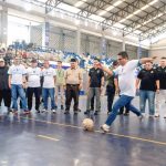 Pelajar bermain futsal dalam pertandingan antarpelajar