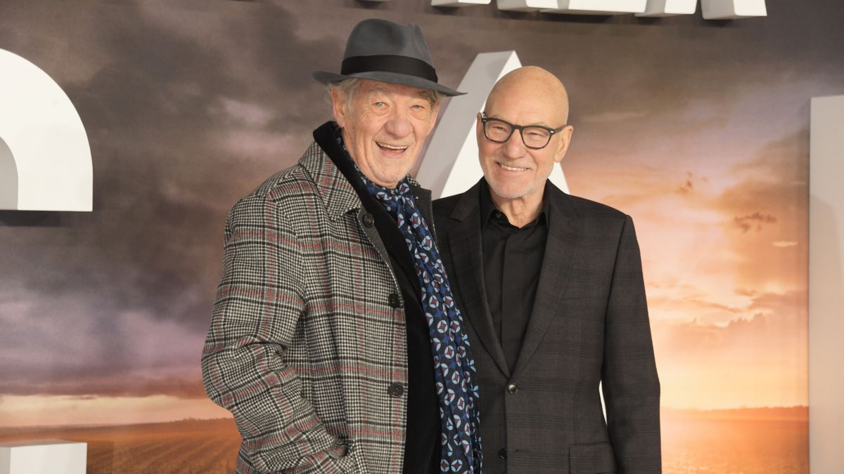 Ian McKellen dan Patrick Stewart, dua aktor sahabat selama setengah abad