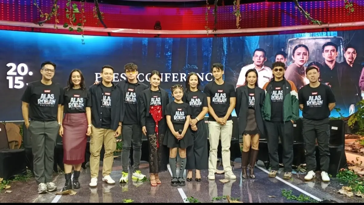 Para pemain dan kru Alas Roban The Series dalam acara jumpa pers di Jakarta