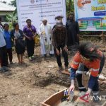 Peletakan batu pertama pembangunan rumah singgah di kompleks SD YPPK Iwaka, Mimika